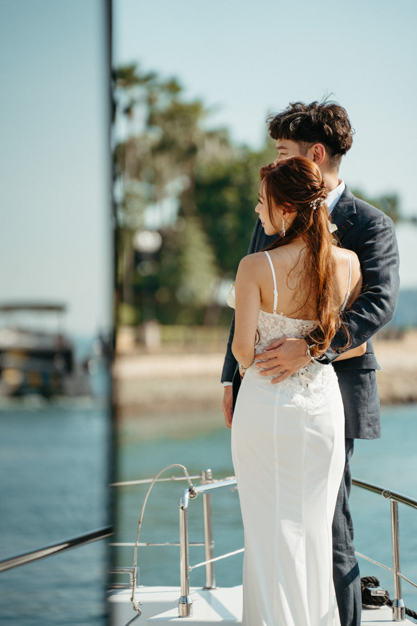 Couple celebrating wedding anniversary on a Yacht Maison yacht in Singapore